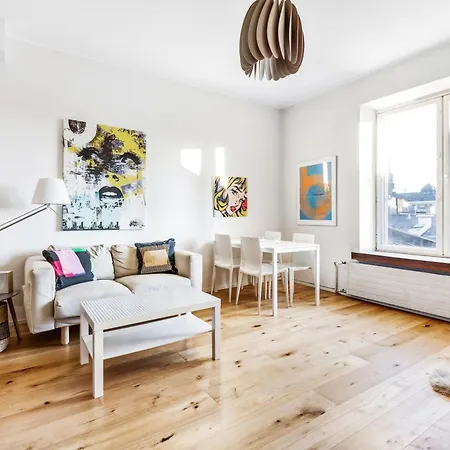 Wehost 1br Scandinavian Style Floor