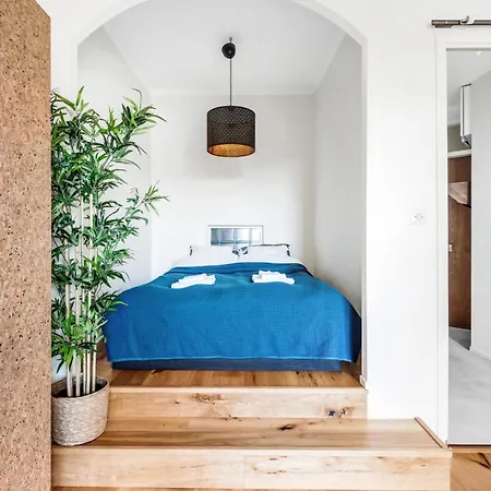 Wehost 1br Scandinavian Style Floor