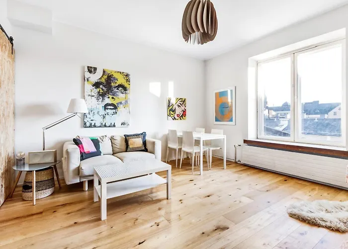 Wehost 1br Scandinavian Style Floor